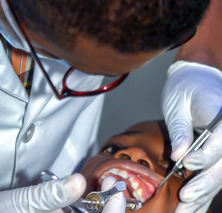 foto anestesiando a un paciente